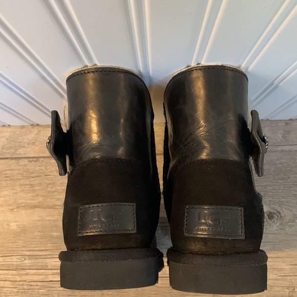 UGG Australia Mini Bailey Bow
Crystal Diamond Boot - Picture 8 of 9